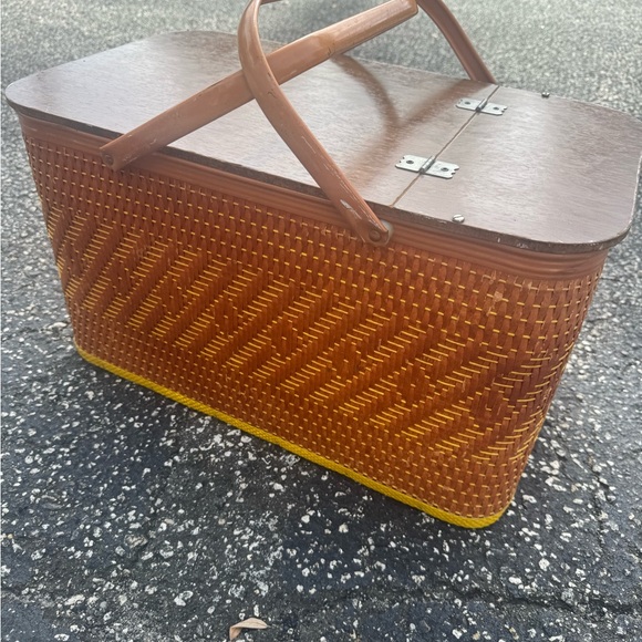 Redmon Picnic Basket  Wood Lid w/ metal Handles MCM - Picture 5 of 15